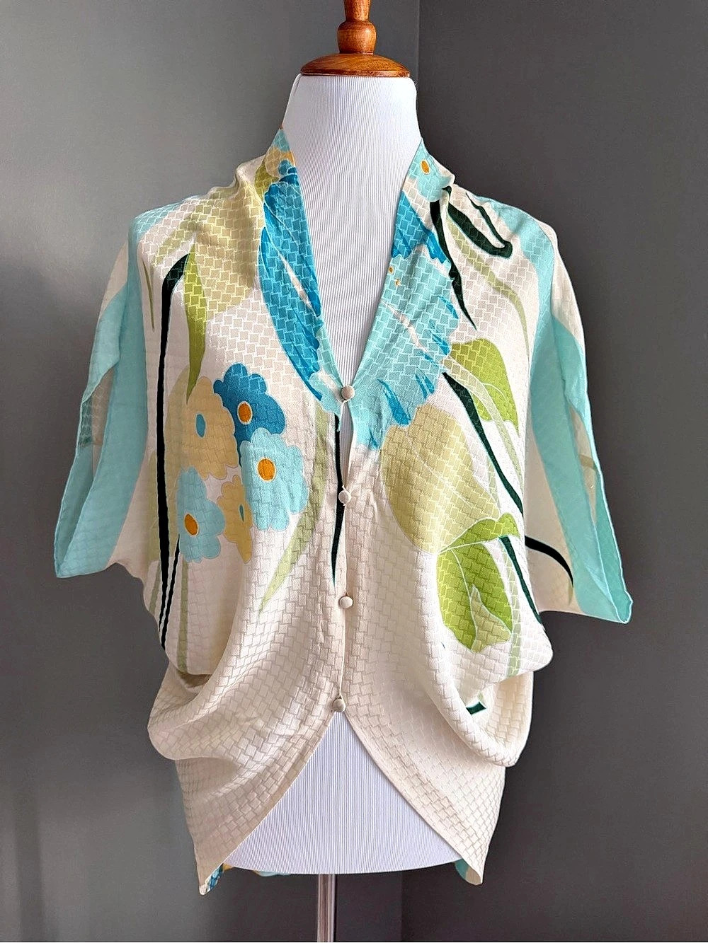 Vintage Bryo Blouse Top in ivory with floral pattern kimono style sleves